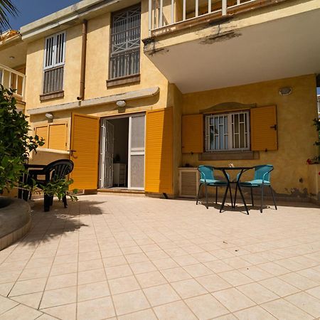 Lovely Beach Front Apartment In Санта Мария Екстериор снимка